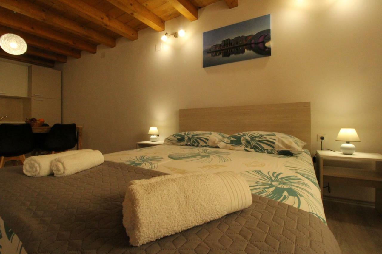 Apartments Bella พาก ภายนอก รูปภาพ
