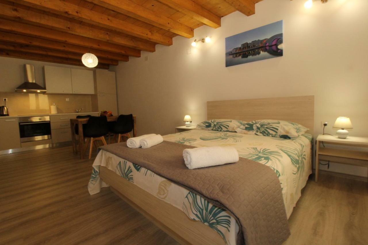 Apartments Bella พาก ภายนอก รูปภาพ